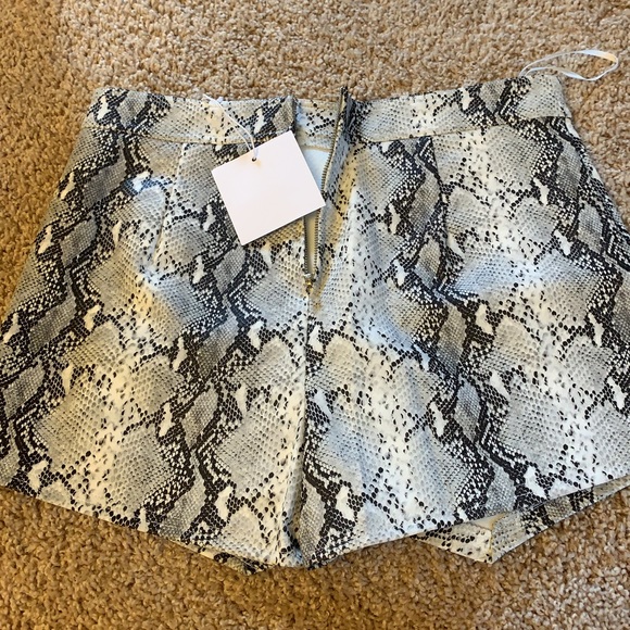 Snakeskin leather skirt - Picture 2 of 2